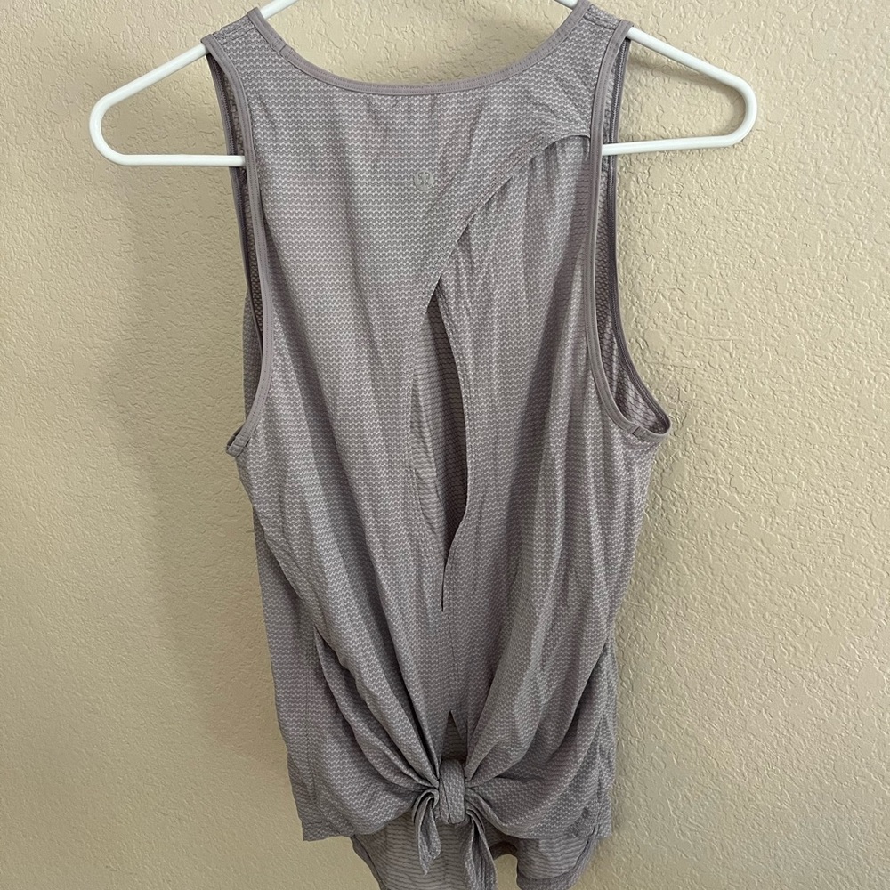 Lululemon tank size 6